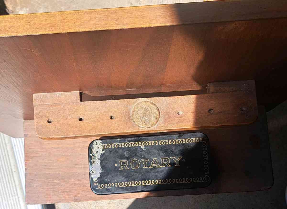 antique White Family Rotary sewing machine - Chula Vista, California - FleaMarketBay