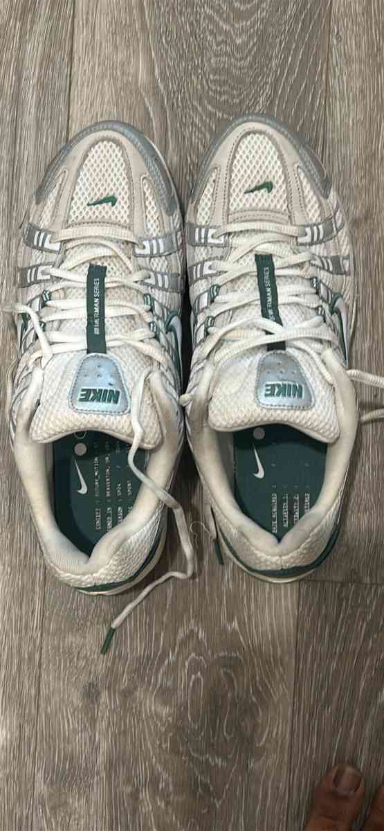 Nike Air Max GreenWhite Mens Running Shoes - Philadelphia, Pennsylvania - FleaMarketBay