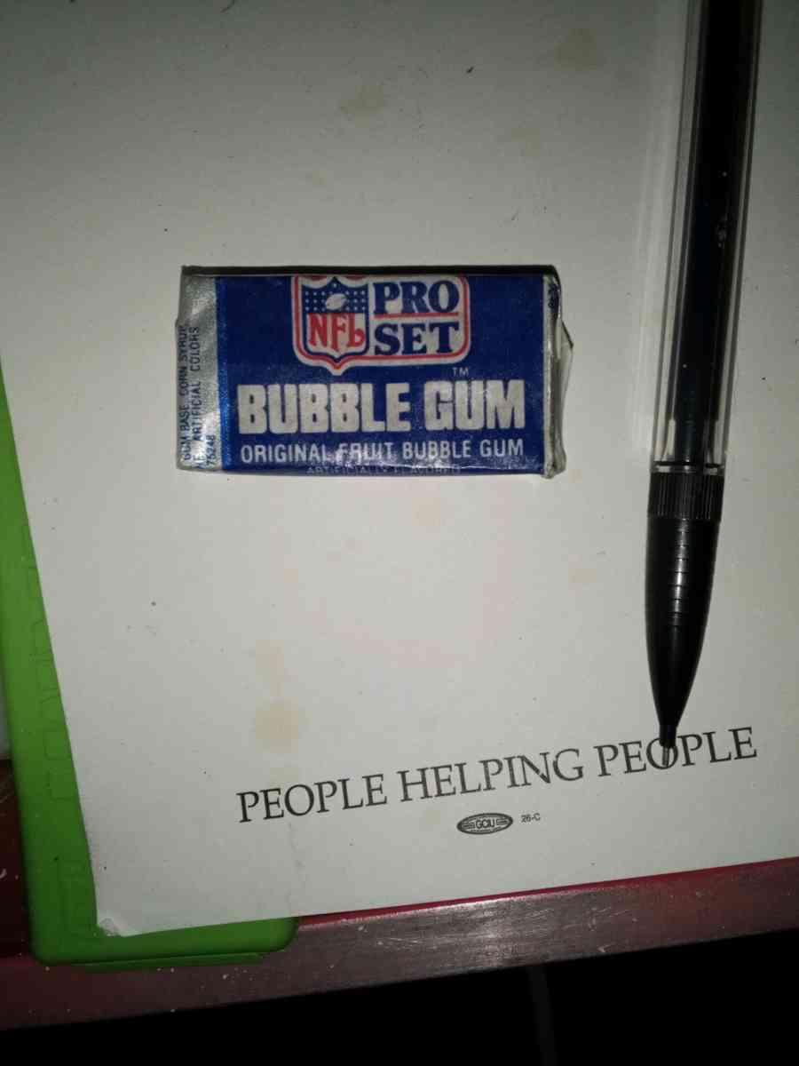 NfL 1990 Bubble Gum - Latrobe, Pennsylvania - FleaMarketBay
