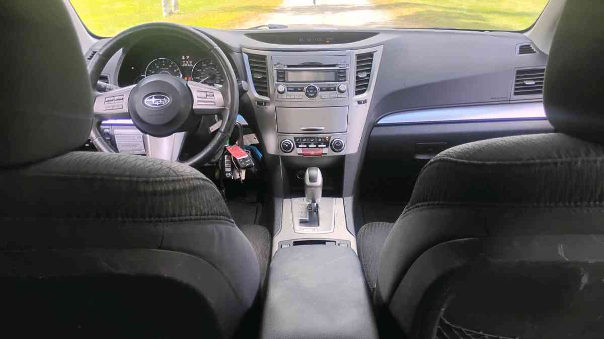 2011 Subaru Outback 201k clean title flawless