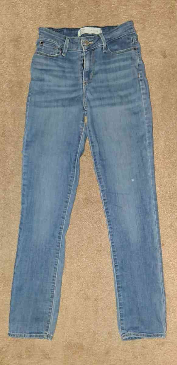 JUNIORS LEVI STRAUSS SIGNATURE MID RISE SLIM DENIM JEANS - Elysburg, Pennsylvania - FleaMarketBay