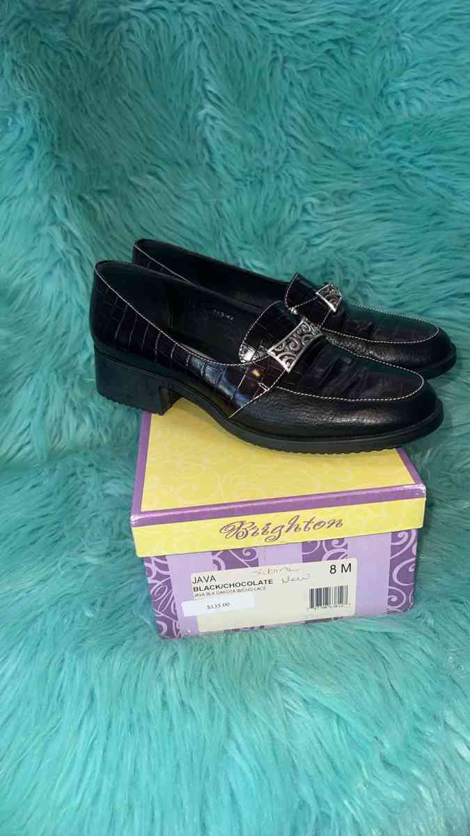 NIB Brighton Unice black crocodile flats with a silver chain