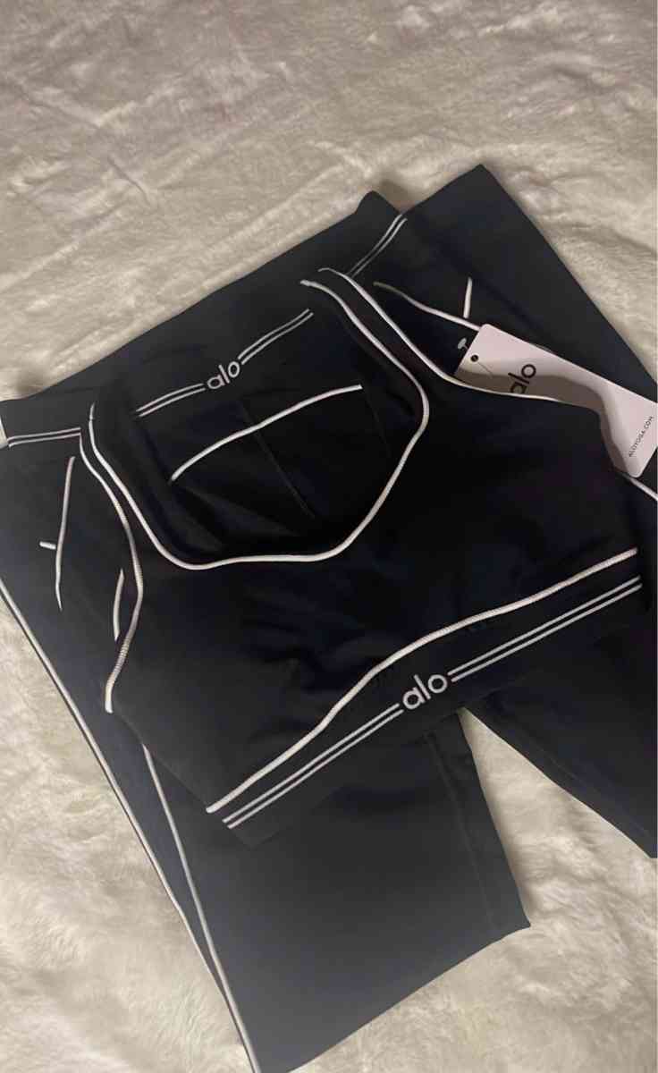 Color Crush Alo Yoga Set