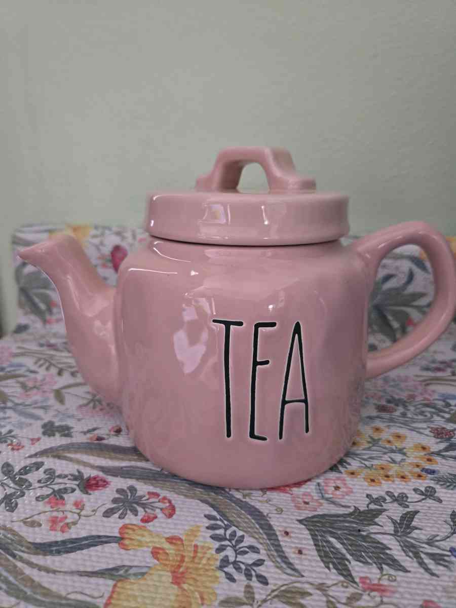Ceramic pink tea pot