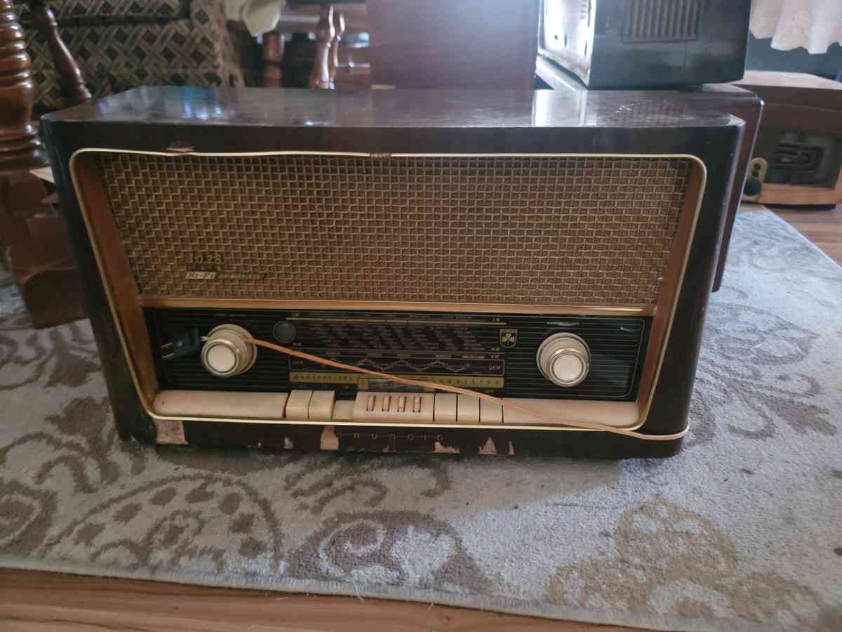 antique radios speaker record player 1920s 1930s