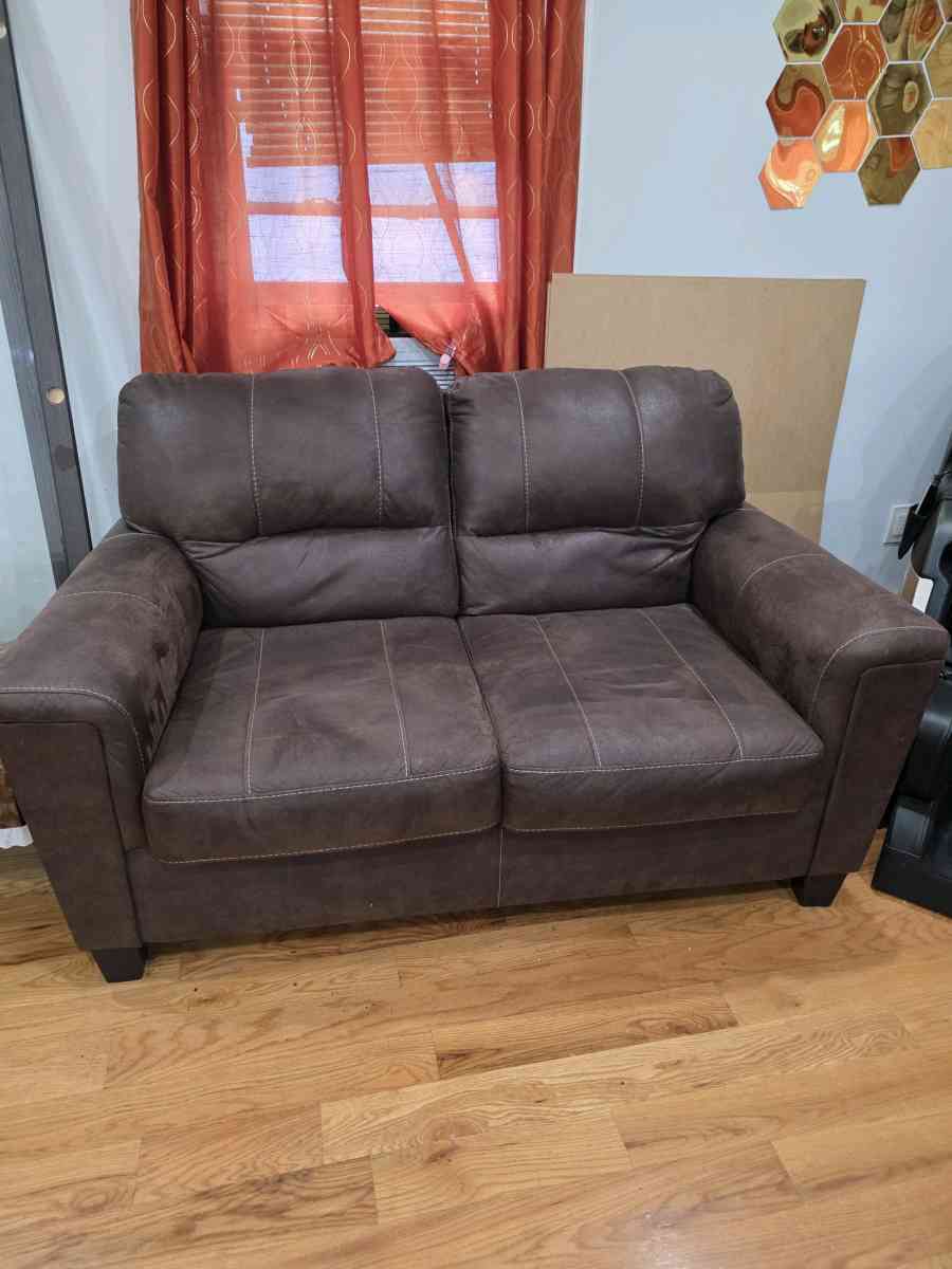 Ashley brown LOVE SEAT