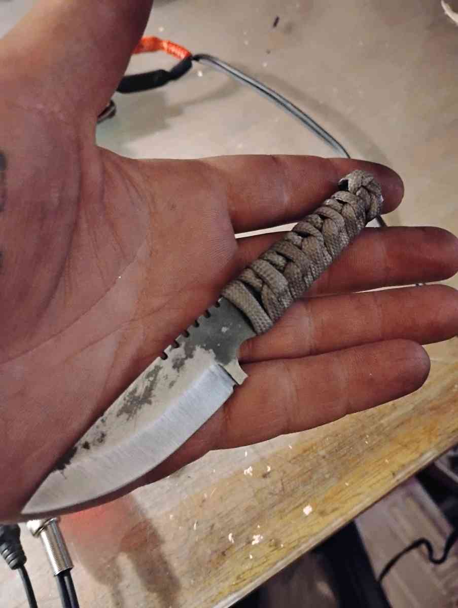 handcrafted fixed blade knife