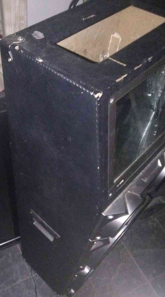 blue tooth speaker slit crack in the screen but still works