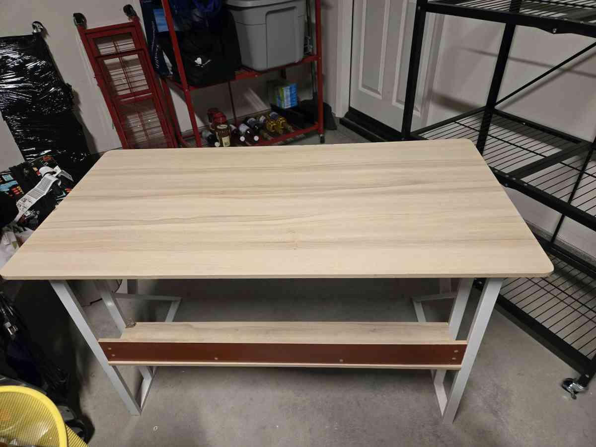 Modern Wood  Metal Desk  Perfect for Dorm or Home Office