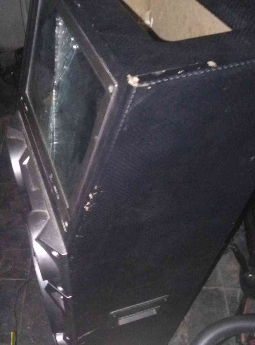 blue tooth speaker slit crack in the screen but still works