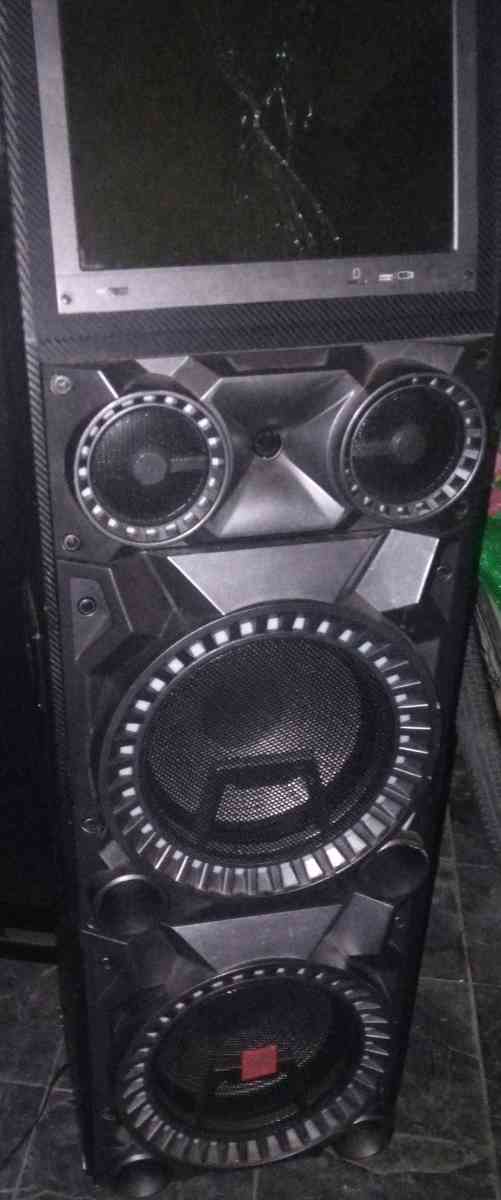 blue tooth speaker slit crack in the screen but still works