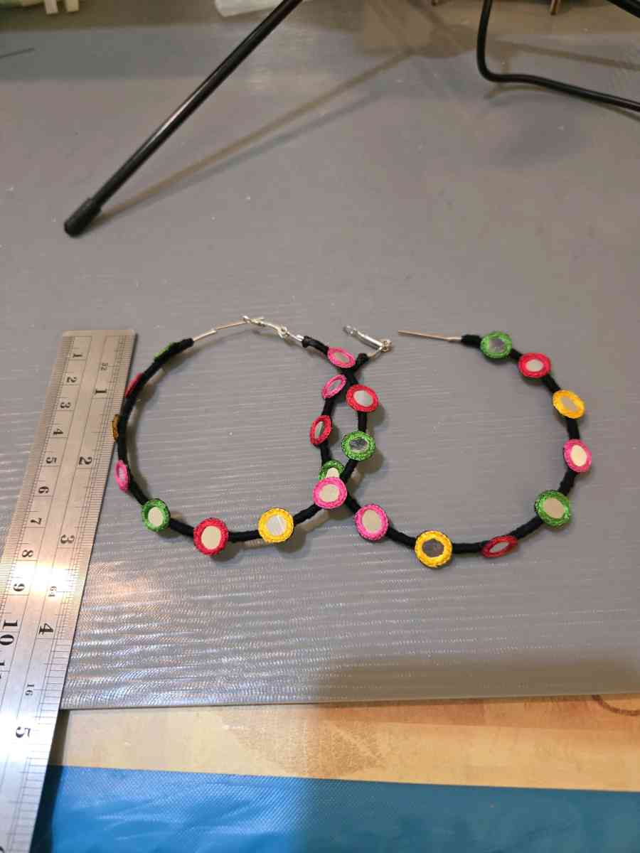 Multicoloured threadsork hoop earrings with colored embroide