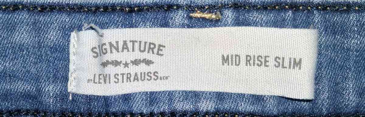 JUNIORS LEVI STRAUSS SIGNATURE MID RISE SLIM DENIM JEANS - Elysburg, Pennsylvania - FleaMarketBay