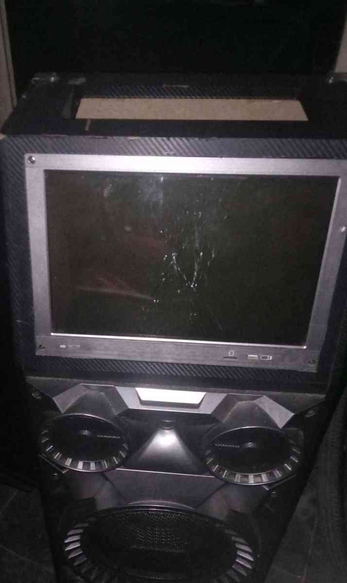 blue tooth speaker slit crack in the screen but still works