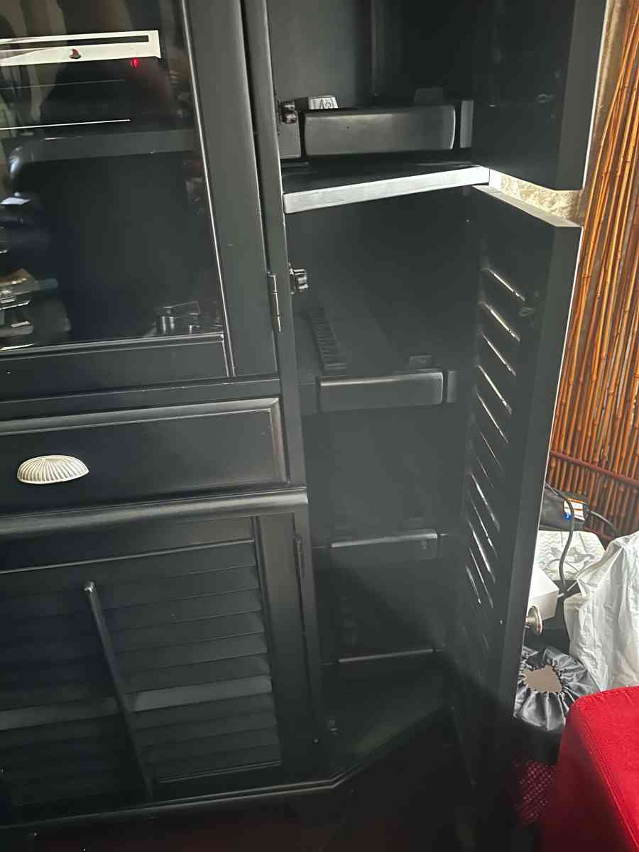 Entertainment center