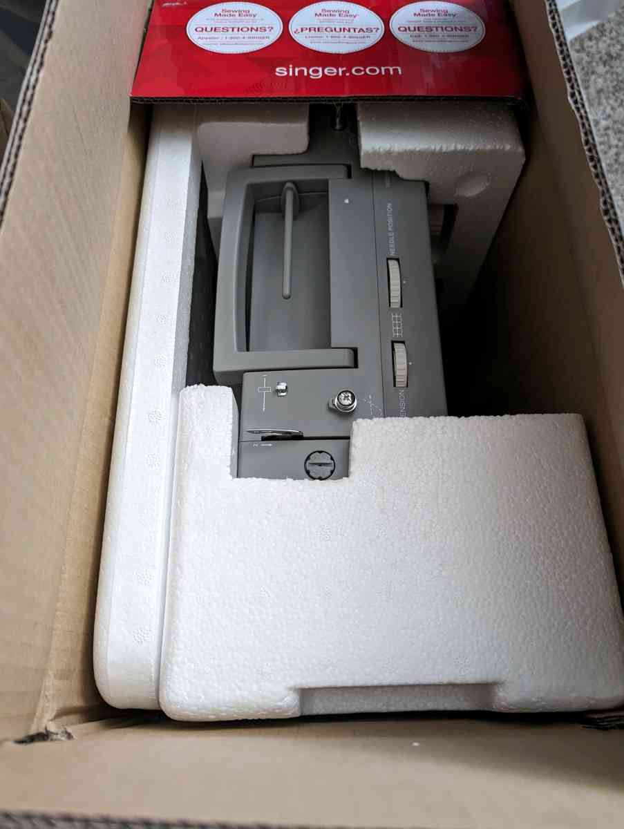 heavy duty Singer sewing machine with table extension - Eureka, Missouri - FleaMarketBay