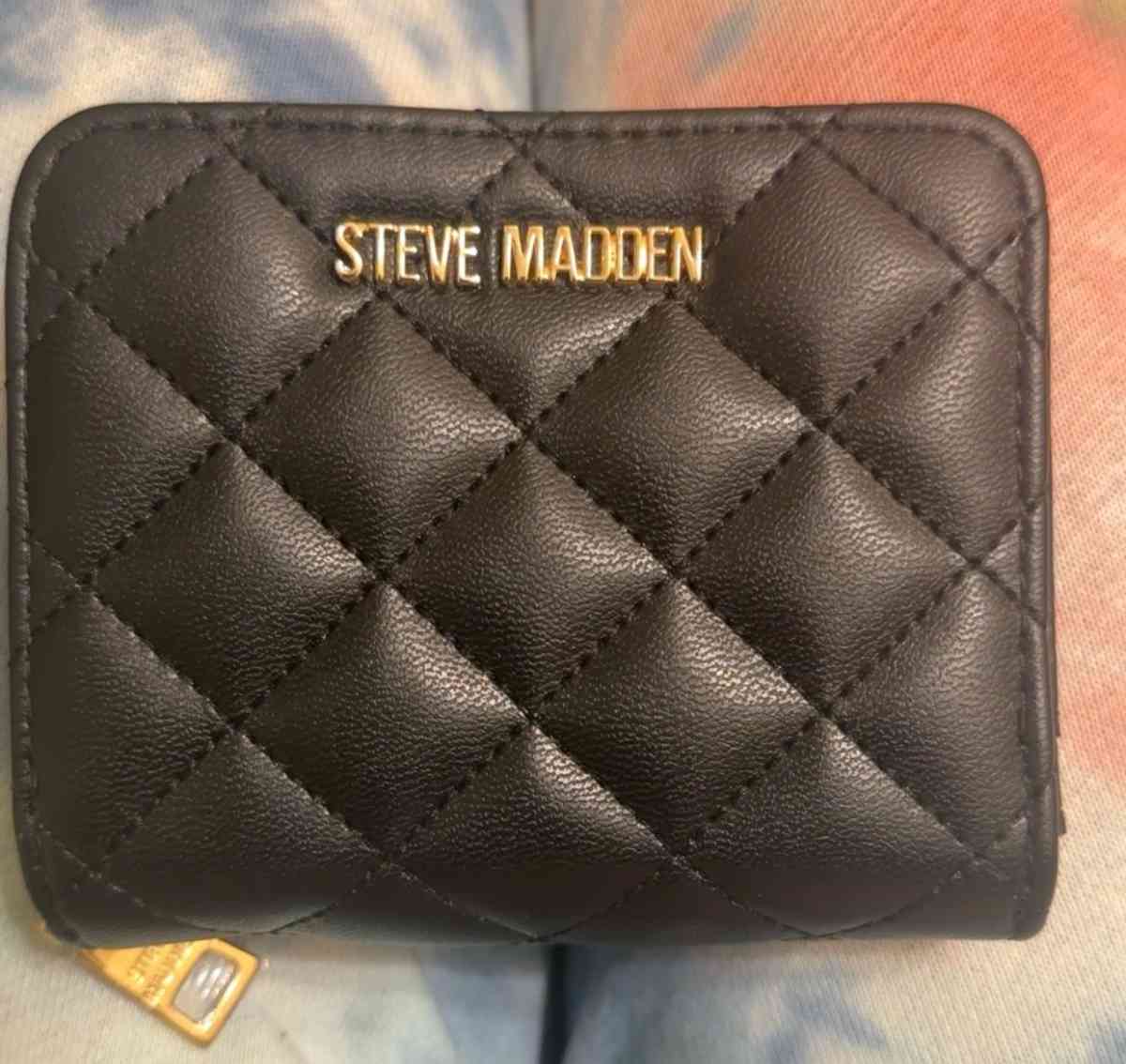 STEVE MADDEN WALLET - Milledgeville, Georgia - FleaMarketBay