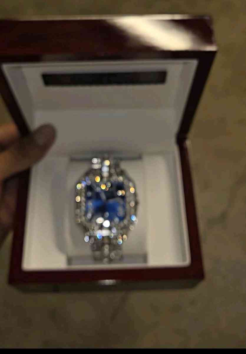 Men Mossionite Watch