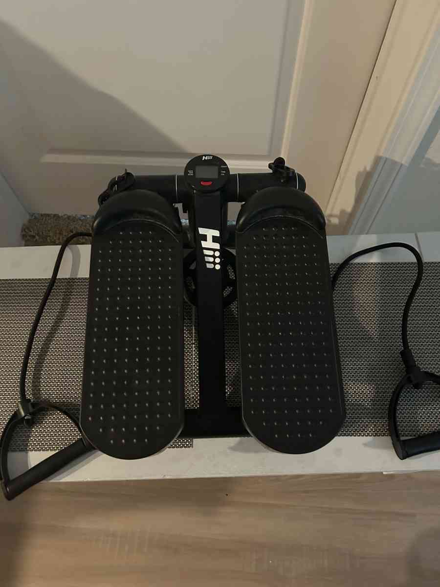 Digital stepper with resistance bands