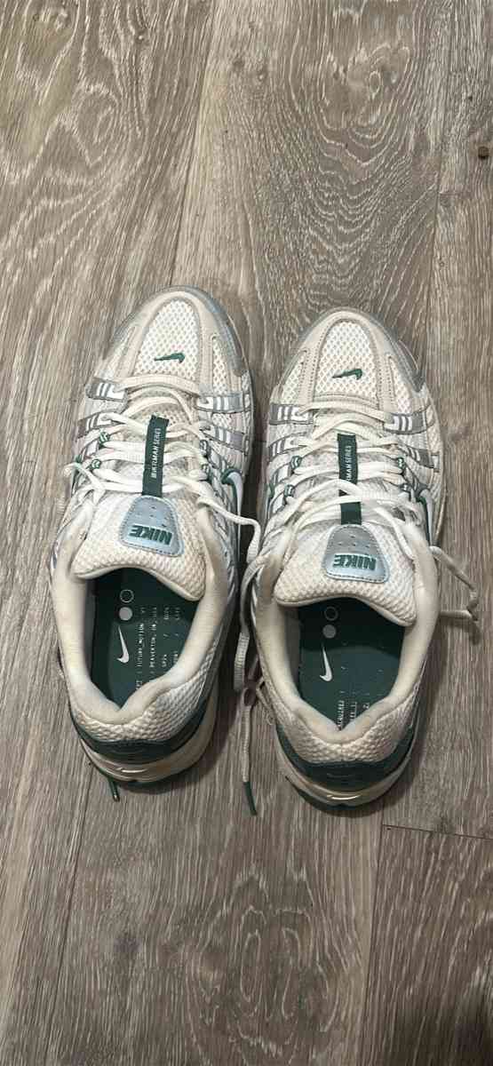 Nike Air Max GreenWhite Mens Running Shoes - Philadelphia, Pennsylvania - FleaMarketBay