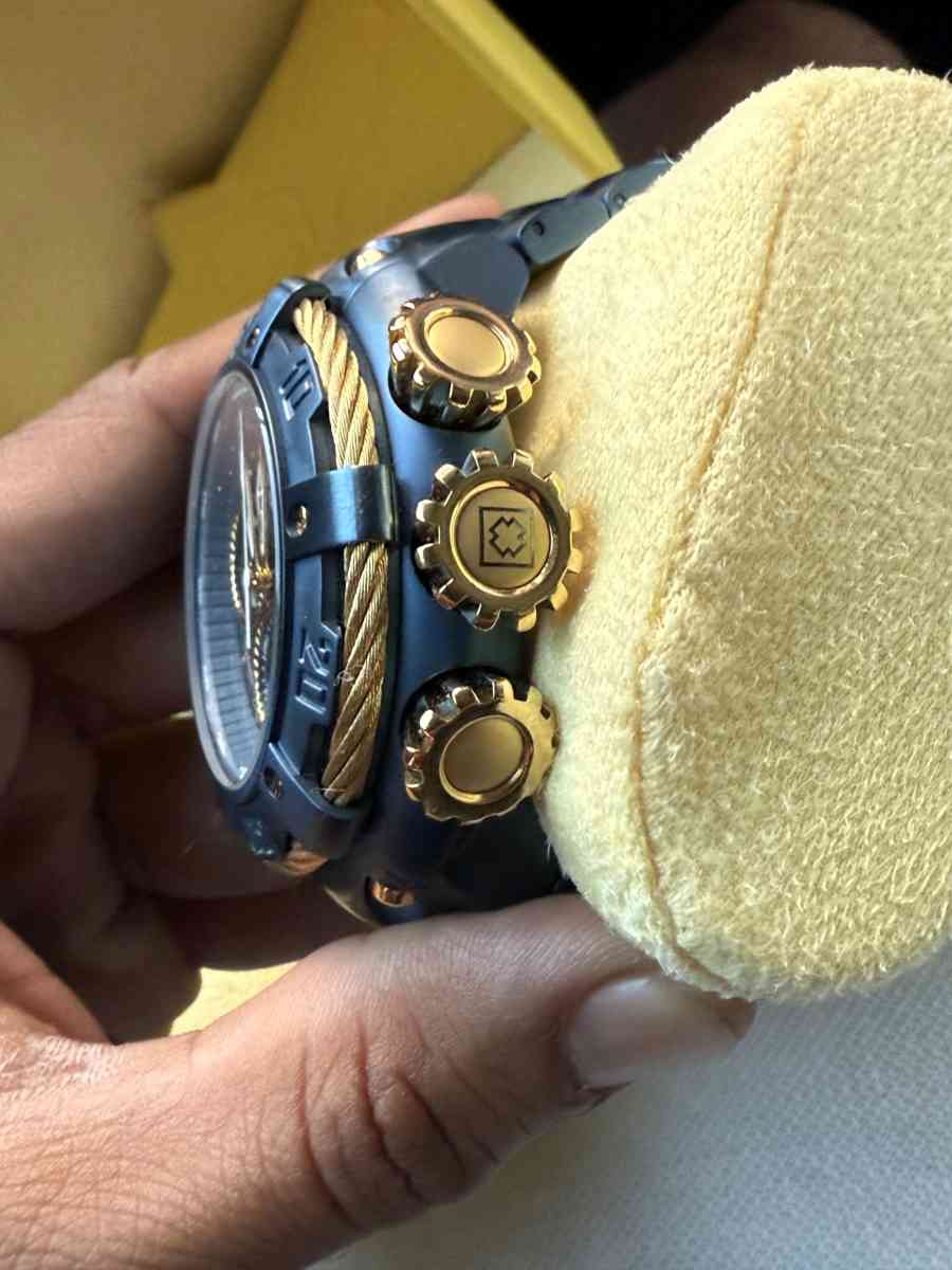 Invitca mens watch blue and gold bolt