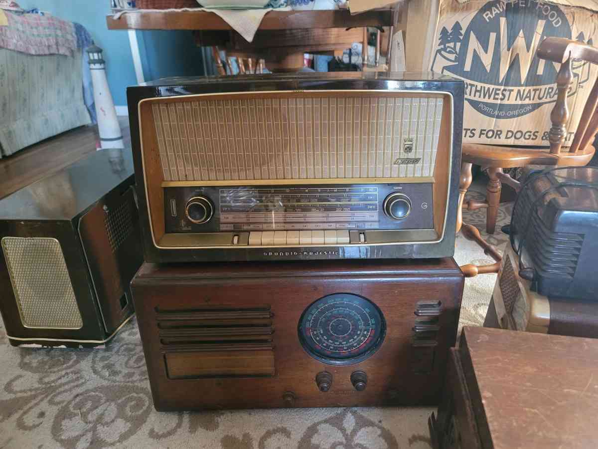 antique radios speaker record player 1920s 1930s