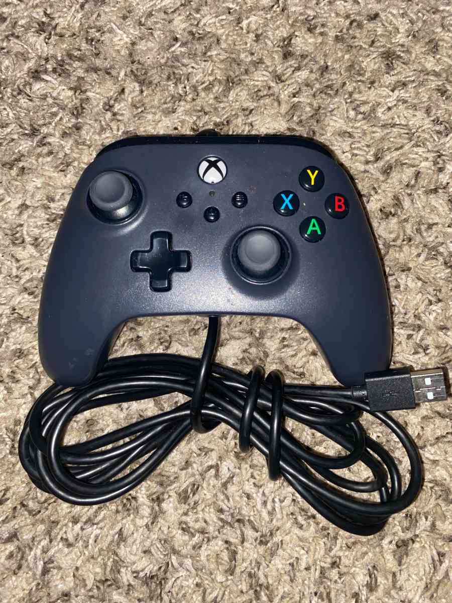 wired Xbox one controller with charger - Mcdonough, Georgia - FleaMarketBay