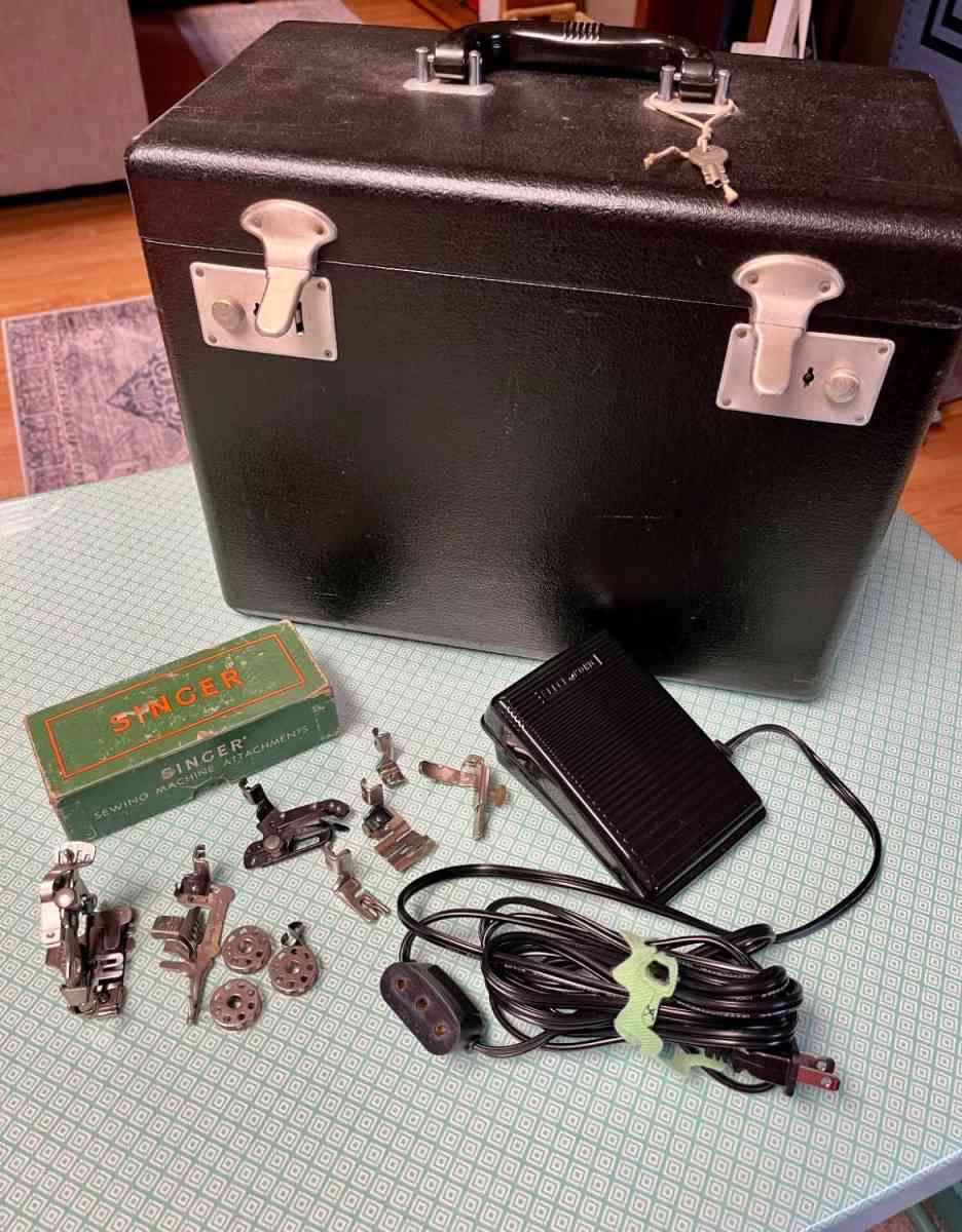 Singer 222k featherweight sewing machine