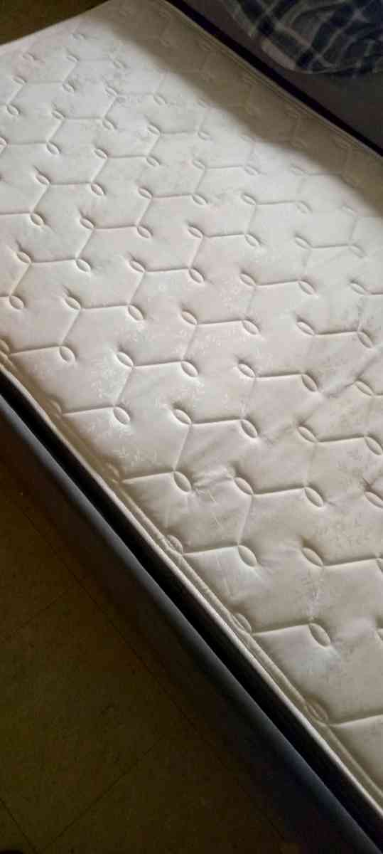 Twin bed mattress