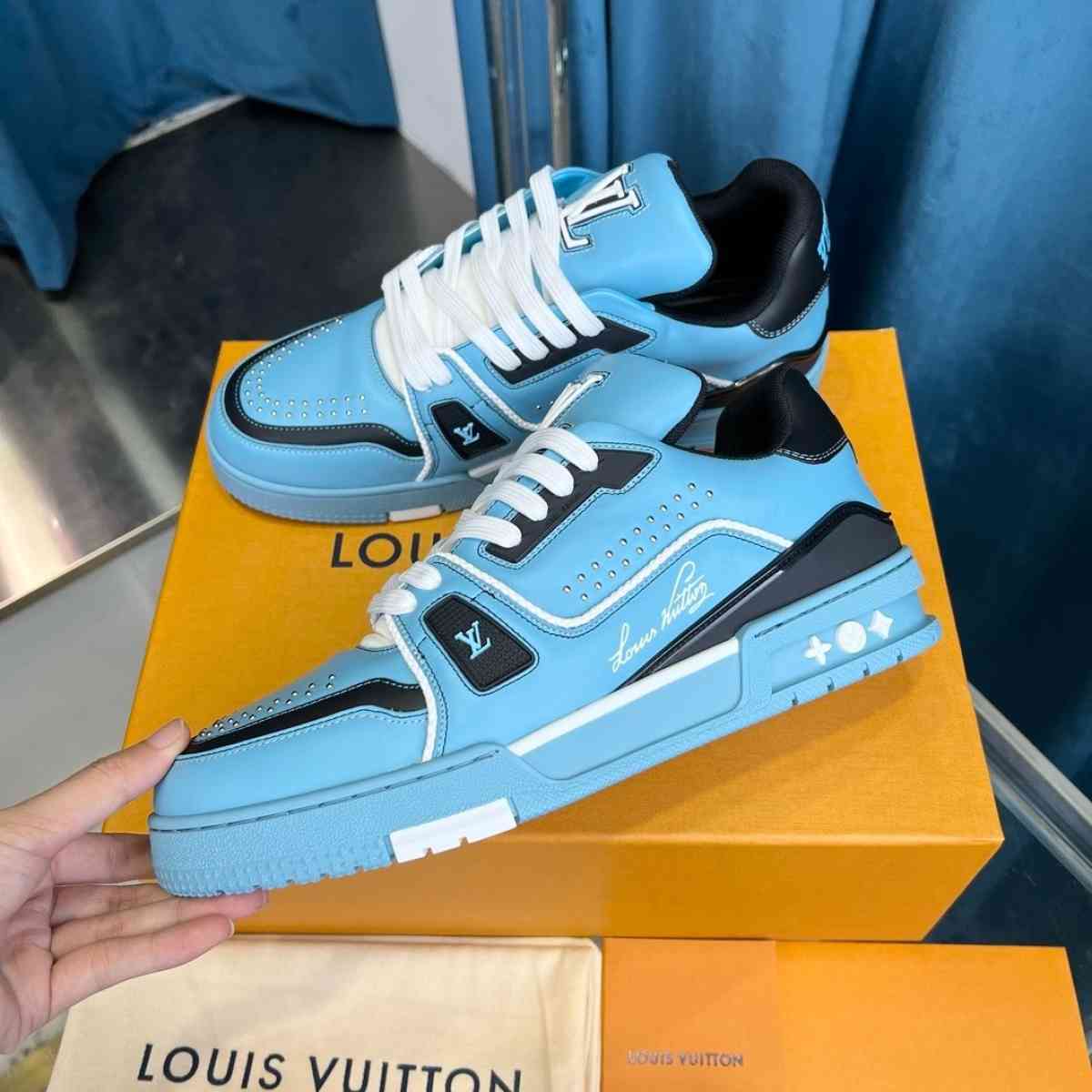 mens LV sneakers