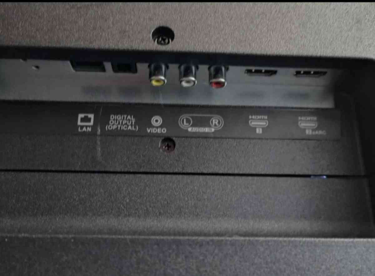 55 inch Element 4k Ultra HD Smart Tv With Led Light - Pawtucket, Rhode Island - FleaMarketBay