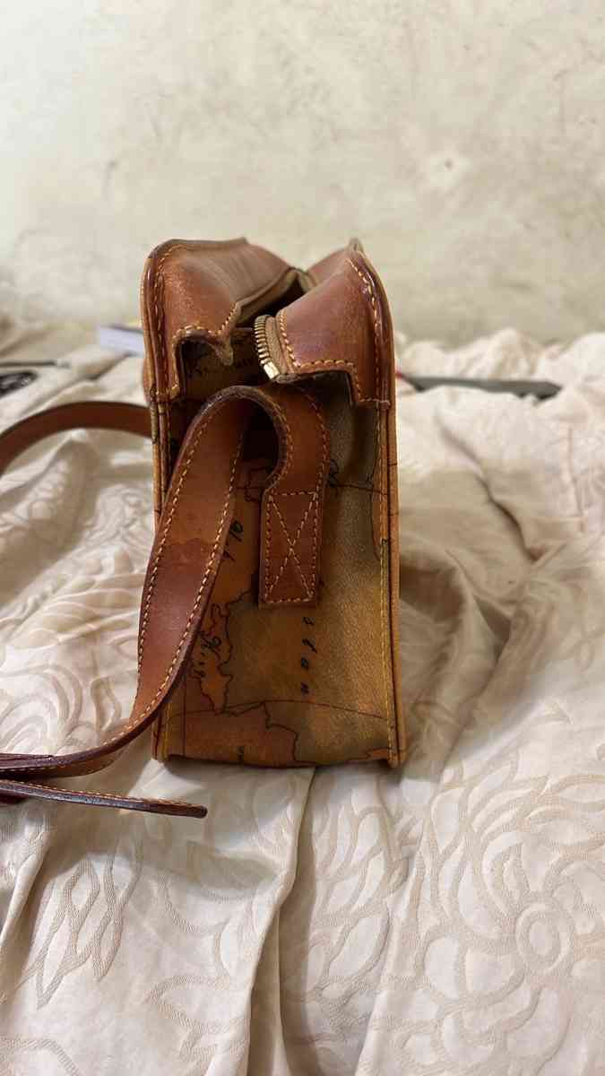 IYLASSE ALVIERO MARTINI Leather Handbag