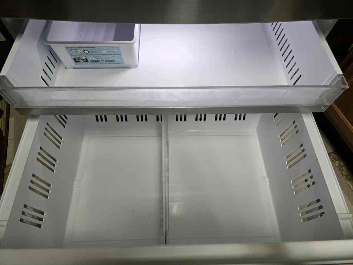 2021 LG Refrigerator  Like New Condition