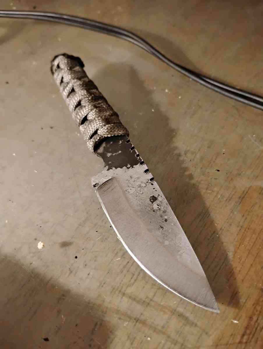 handcrafted fixed blade knife