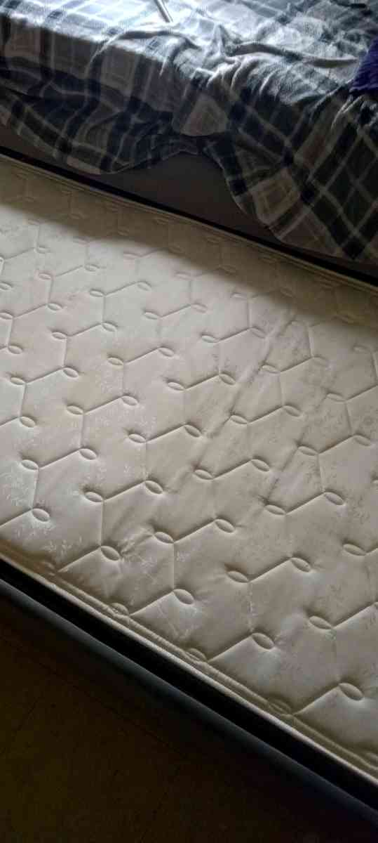 Twin bed mattress