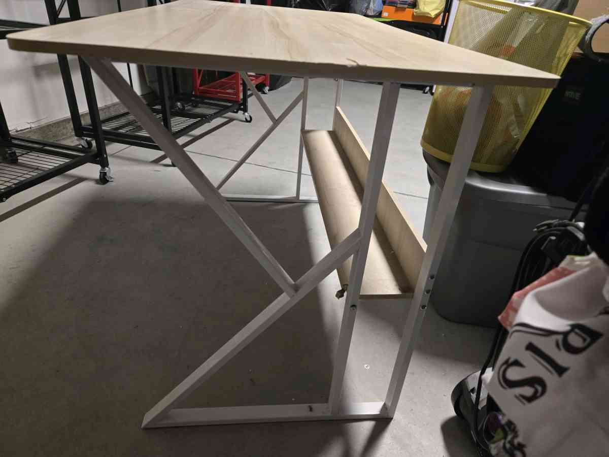 Modern Wood  Metal Desk  Perfect for Dorm or Home Office