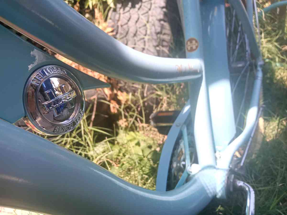 Huffy Nel Lusso Beach Cruiser 26 inch with basket and shelf