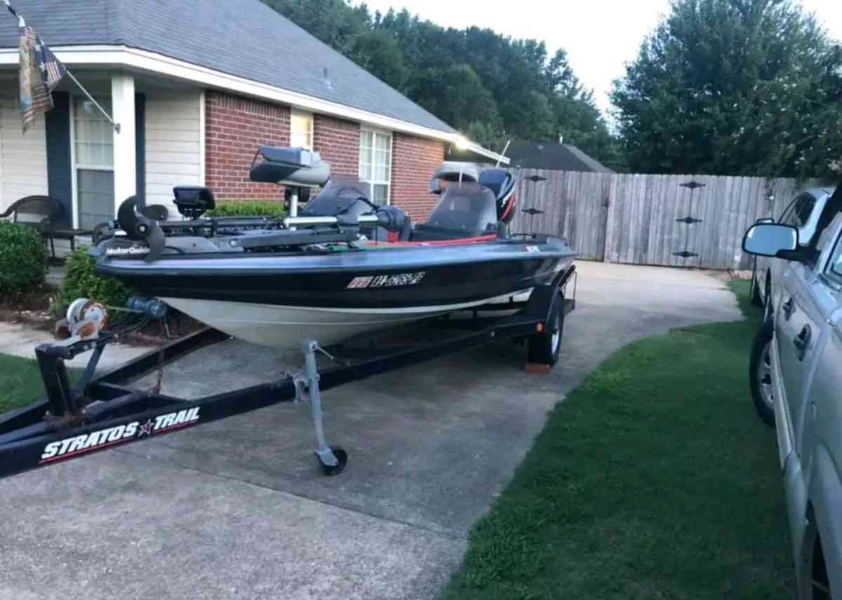 90 STRATOS BASS BOAT with 03 MERCURY XR6 150hp