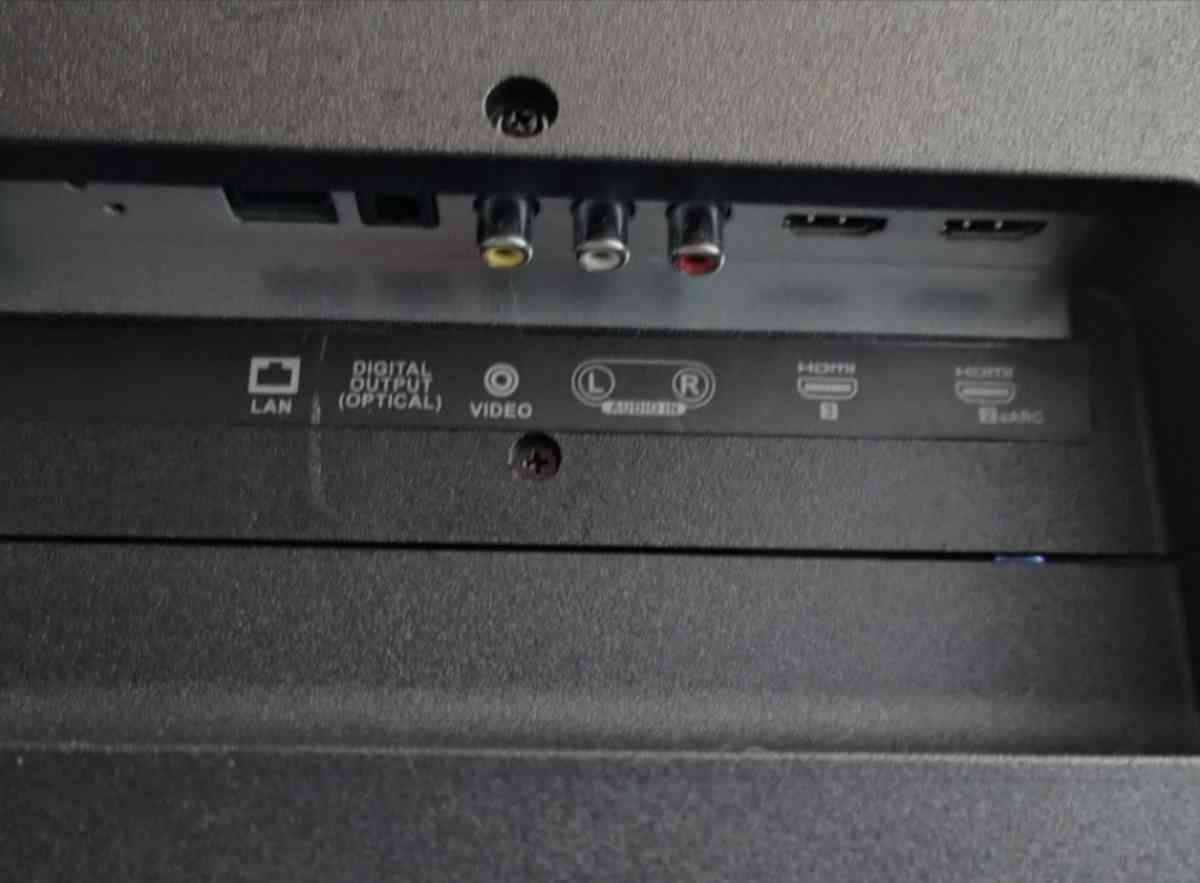 55 Element 4k Ultra HD Smart Tv With Led Light - Pawtucket, Rhode Island - FleaMarketBay