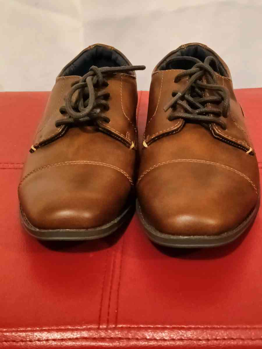 Brand New boys dress shoes brown size 3