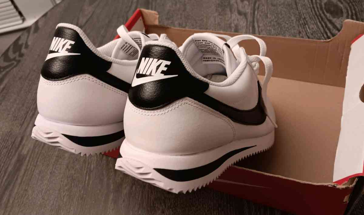 Womens Nike Cortez - Plain Dealing, Louisiana - FleaMarketBay