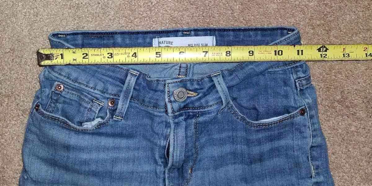 JUNIORS LEVI STRAUSS SIGNATURE MID RISE SLIM DENIM JEANS - Elysburg, Pennsylvania - FleaMarketBay