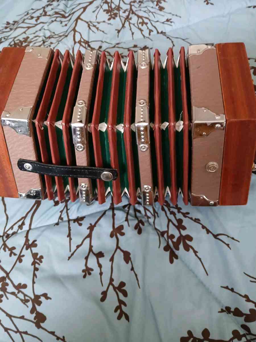 HOHNER CONCERTINA
