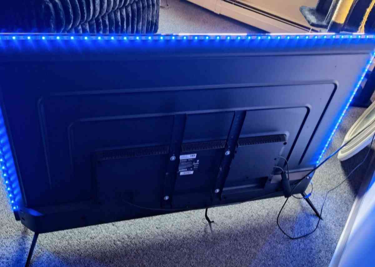 55 Element 4k Ultra HD Smart Tv With Led Light - Pawtucket, Rhode Island - FleaMarketBay