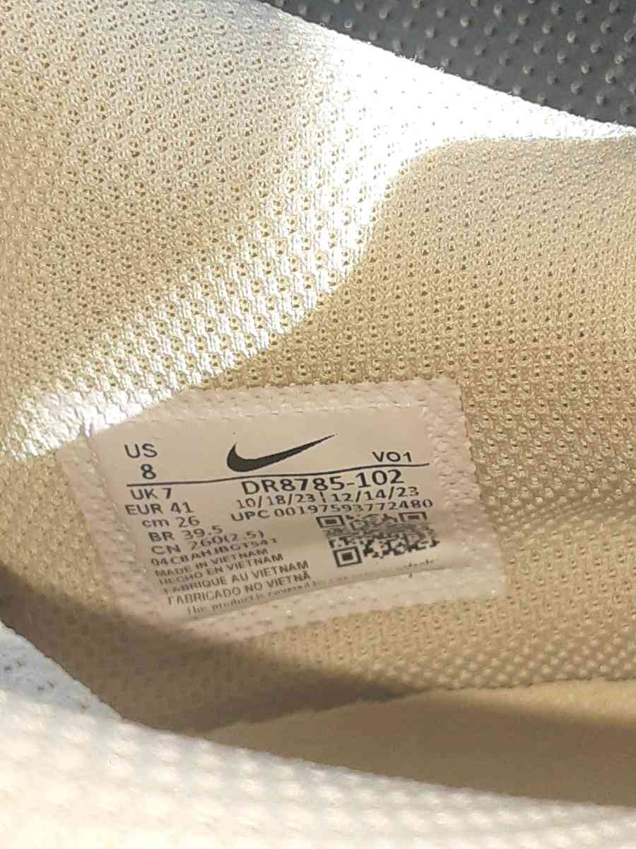 a pare of Nike for kid