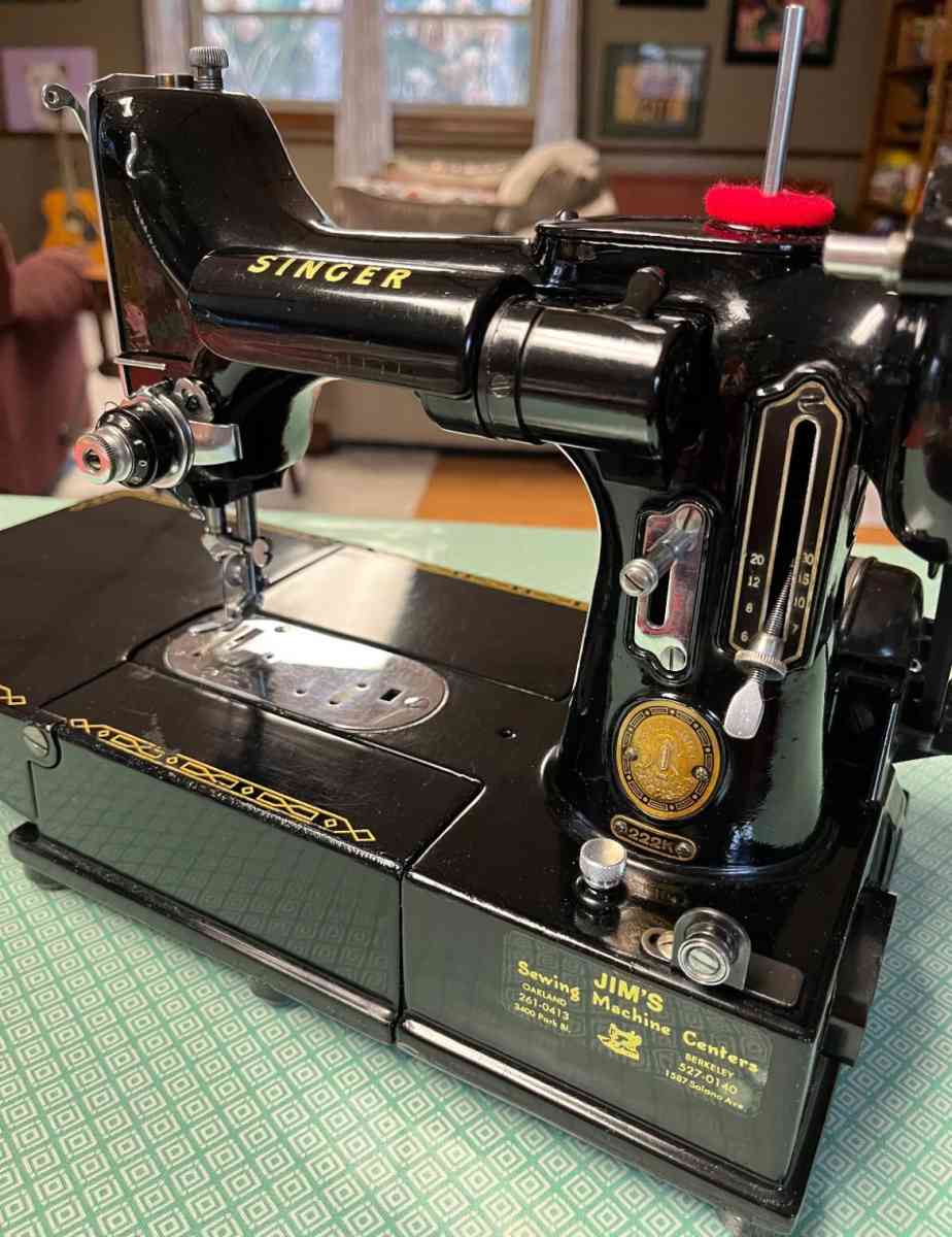 Singer 222k featherweight sewing machine
