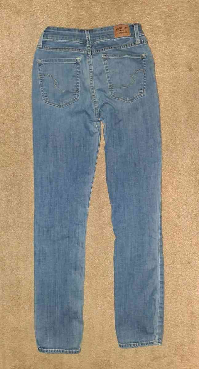 JUNIORS LEVI STRAUSS SIGNATURE MID RISE SLIM DENIM JEANS - Elysburg, Pennsylvania - FleaMarketBay
