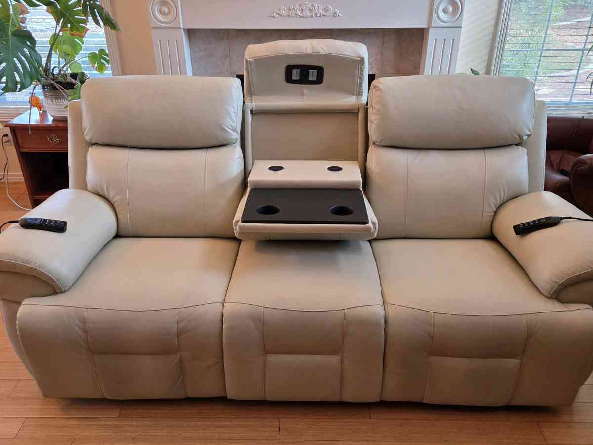 beautiful power sofa - Henderson, Nevada - FleaMarketBay