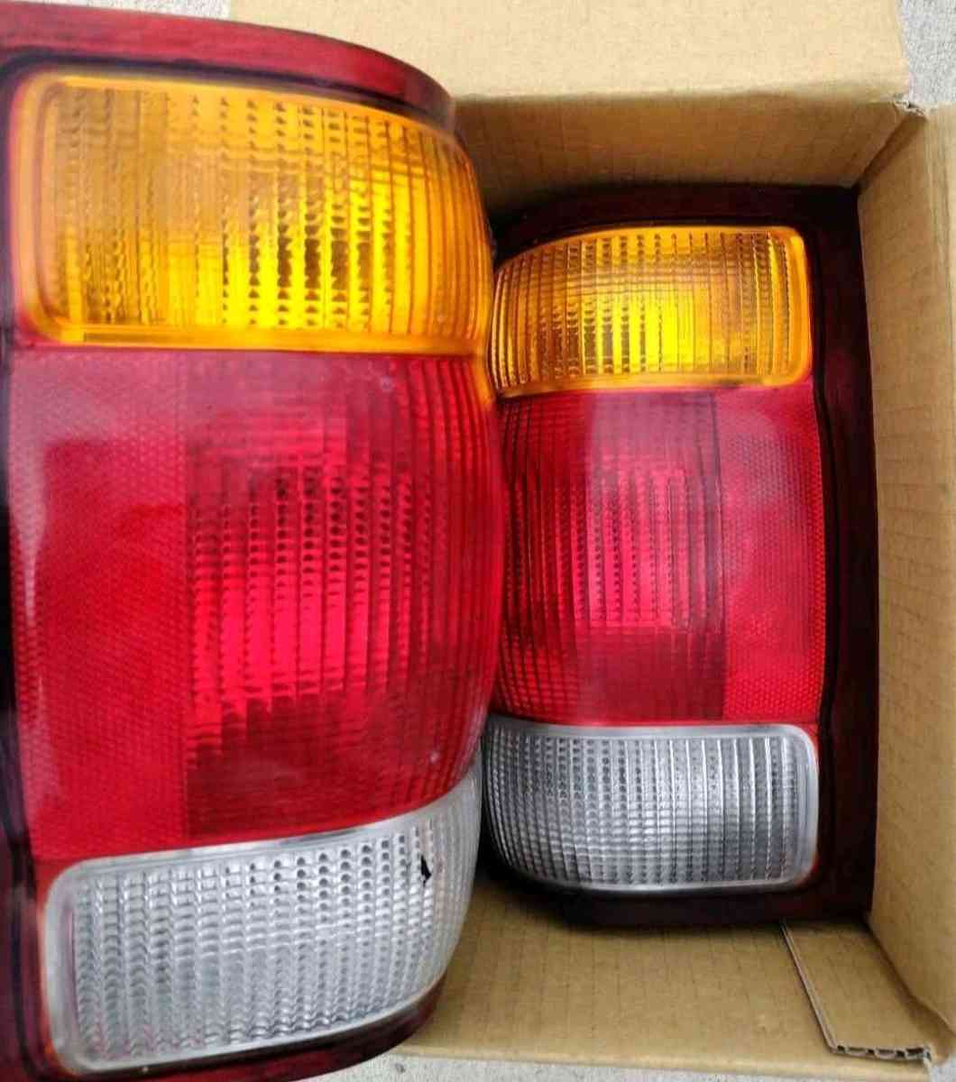 2  back tailights for 1999 2000Ford Ranger - Lumber Bridge, North Carolina - FleaMarketBay