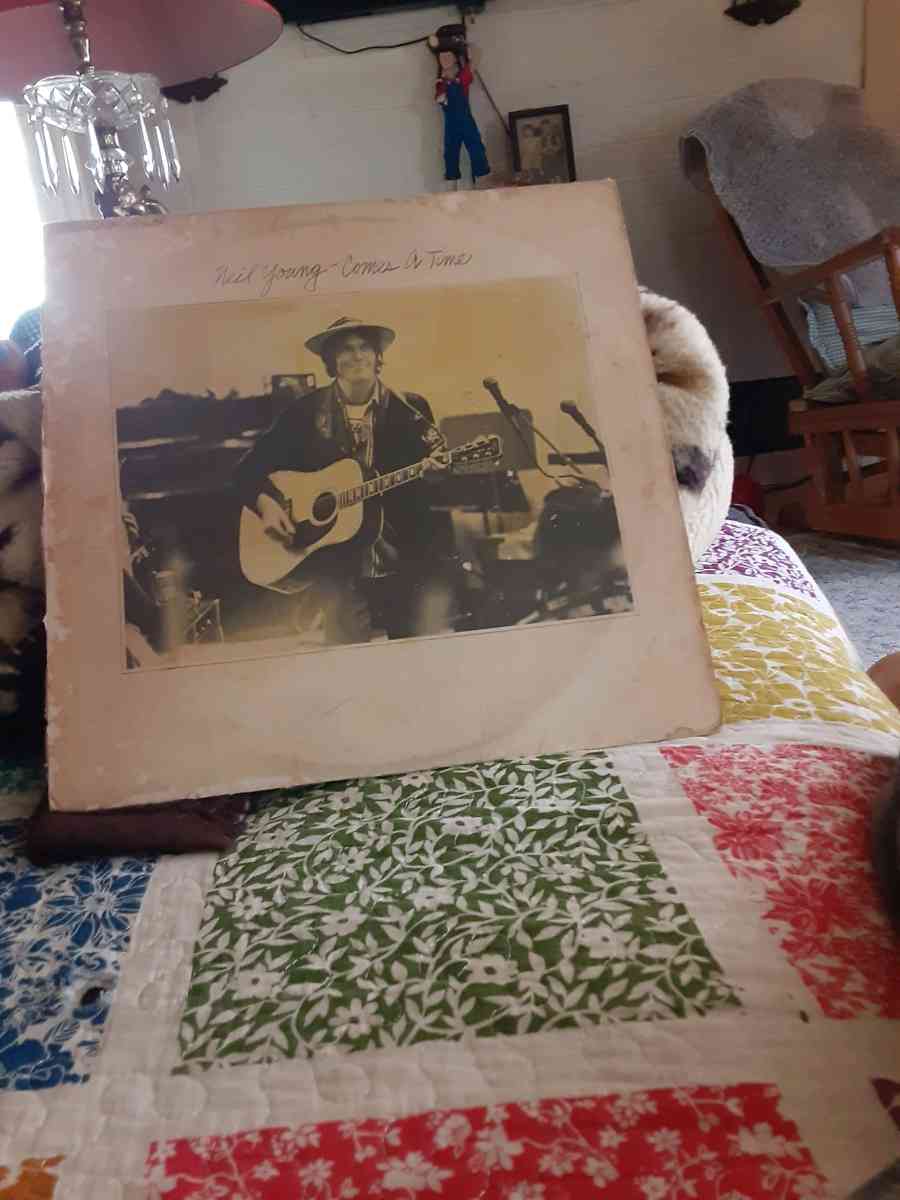 1928 vnt 33 vinyl album of Neil Young Comes A Time - Jane Lew, West Virginia - FleaMarketBay